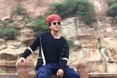 Shah Rukh Khan Turns Real-Life Guide as he Tours Mehrangarh Fort in Jodhpur