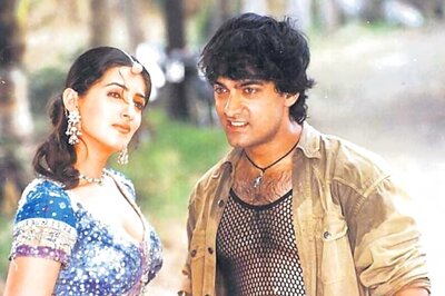 'Melas' Can be Hazardous: Twinkle Khanna's Pun on Coronavirus is Winning the Internet