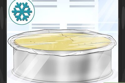 How to Decorate an Ice Cream Cake