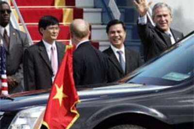 Bush makes first visit to Vietnam