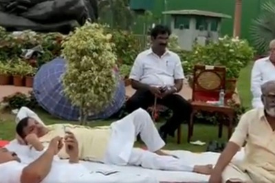 Suspended Rajya Sabha MPs Spend Night in Open as 50-hour Relay Protest Begins; Breakfast on DMK