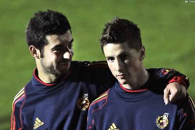 Spain's Albiol to undergo scans on injured knee