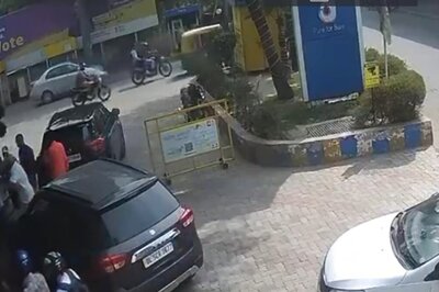 AAP MLA Amanatullah Khan's Son Threatens Noida Petrol Pump Staff | Video