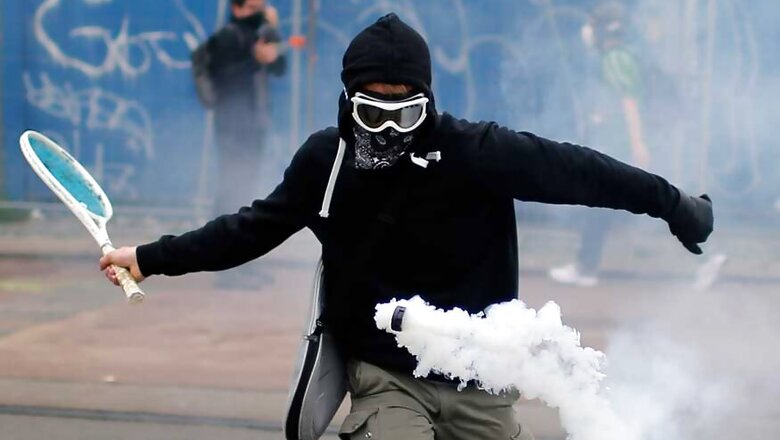 French Government Urges to End Strikes Ahead of Euro 2016