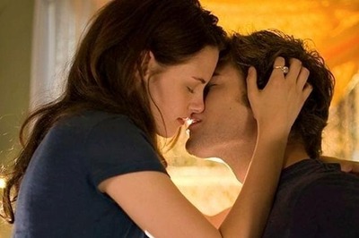 Stewart, Pattinson publicly kiss