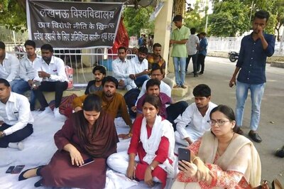 Lucknow University Denies Admission to Students Who Waved Black Flags at CM Yogi