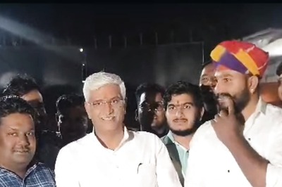 Fast and Food-ious Navratri Gesture by Shekhawat for Raje & Company Seals Election Truce in Rajasthan BJP?