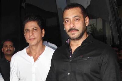 Finally it is happening! Shah Rukh Khan shoots for 'Bigg Boss 9' with Salman Khan