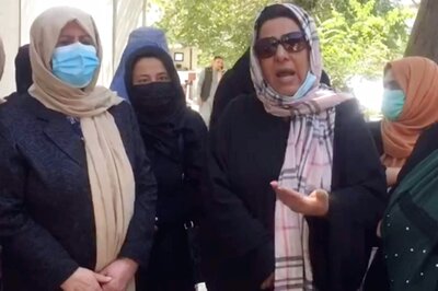 Afghan Female Activists Protest Outside Women Affairs Ministry Closed By Taliban