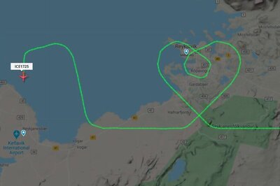 Pilot of Icelandair Flight Draws Heart in Air to Express Solidarity Towards Corona Warriors