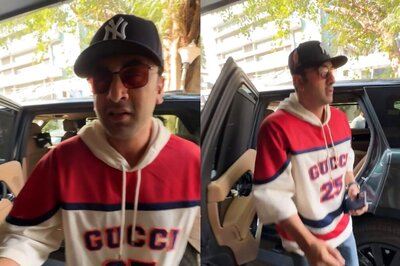 Annoyed Ranbir Kapoor Snaps At Paparazzi, Rudely Tells Them 'Building Ke Andar...' | Watch Video