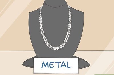 How to Wear a Chain with a Hoodie