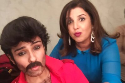 We Bet You Can't Recognize This Actress Posing With Farah Khan