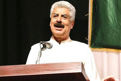 Pakistan-Afghan Officials Agree on Dignified Return of Refugees