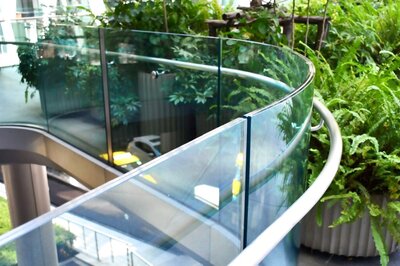 5 Innovative Applications of Toughened Glass in Modern Home Interiors