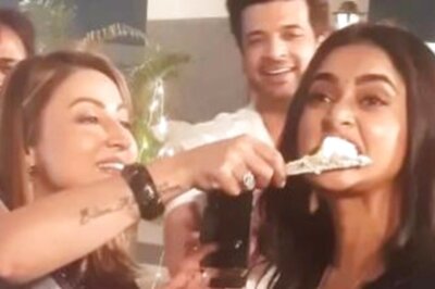 Tejasswi Prakash, Karan Kundrra Join Urvashi Dholakia on Her Last Day Celebrations on Naagin 6 Sets