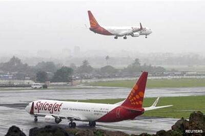 Flight delay: DGCA asks SpiceJet to refund fare
