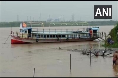 Several Island Villages in AP Inundated as Godavari Swells, Roads Links Cut off; SDRF Deployed