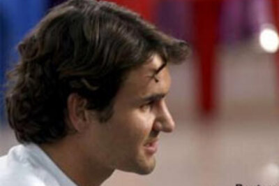 Federer dumps racquet for cricket