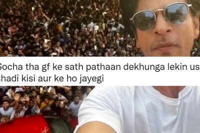 SRK Had the Most SRK Reply For Heartbroken Fan Who Wanted to Watch 'Pathaan' With GF