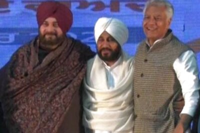 Smiles and Roses Fail to Paper Over Cong Cracks as Punjab Campaign Ends on Chaotic, Grim Note