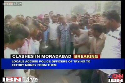 Moradabad: Police, local residents clash over alleged extortion by policemen