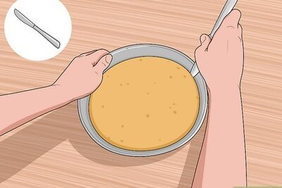 How to Fix a Baked Cake Stuck to the Pan