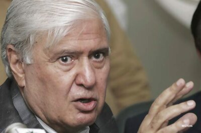 Ex-Pak interior minister escapes suicide attack