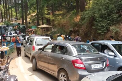 Uttarakhand’s Dhanaulti Sees Huge Traffic Snarls As Tourists Rush to Hills Amid Blazing Heatwave in Plains