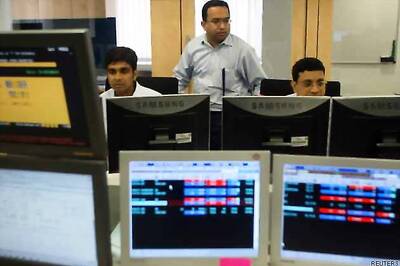 Sensex closes flat amid inflation, Iraq woes; IT supports