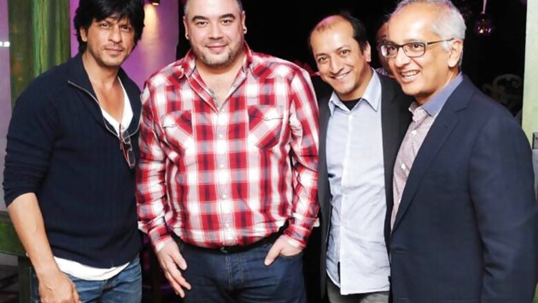 Snapshot: Dark circles, lines; Is SRK overworked?