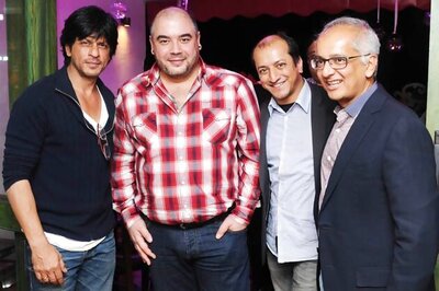 Snapshot: Dark circles, lines; Is SRK overworked?