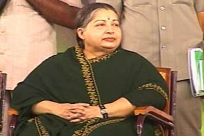 Jayalalithaa offers to back Cong if DMK quits