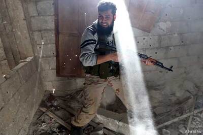 50 Syrian soldiers desert Army and join rebels