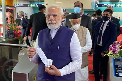 PM Modi Inaugurates Pune Metro Rail Project, Buys Ticket Before Embarking on Journey