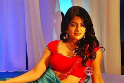 Actress Vishakha Singh Shares Pics From Hospital Bed; Fans React