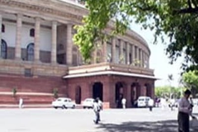 Sonia cracks the whip on absent MPs in Lok Sabha
