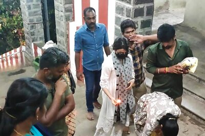 Samantha Ruth Prabhu Offers Prayers At Palani Murugan Temple, See Pics