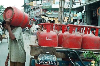 Non-subsidised LPG price cut by Rs 113 per cylinder