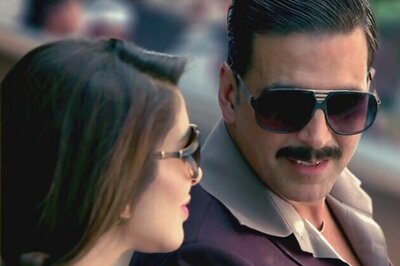 Akshay Kumar discourages usage of phones inside theatres