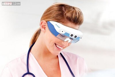 New Eyes-On smart glasses let doctors see patients' veins through skin