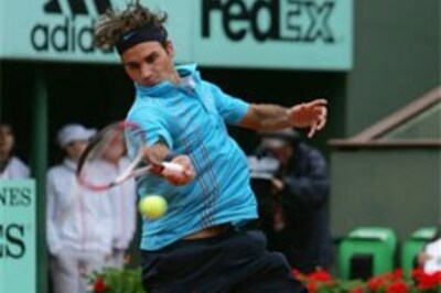 Venus, Davydenko enter second round