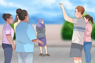 How to Play the Human Knot Game