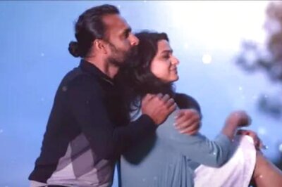 Ithale Ithale Imayil Song From Simon Daniel Receives a Thumbs Up From Audience