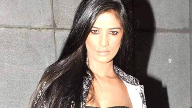 Director Trishul wants Pakistani actress for song