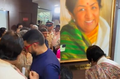 Amitabh Bachchan, Abhishek Pay Respects To Late Lata Mangeshkar At Deenanath Mangeshkar Awards; Watch