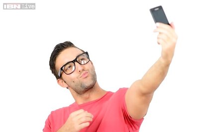 Men who post more selfies on Facebook, Instagram have narcissistic tendencies