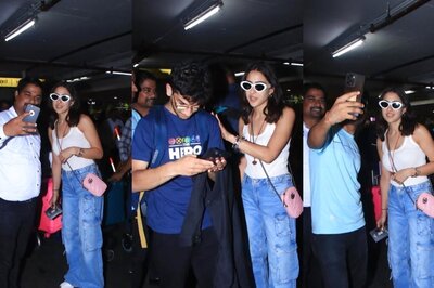 Sara Ali Khan Clicks Selfies With Fans As She Arrives Back In Bombay, Video Goes Viral