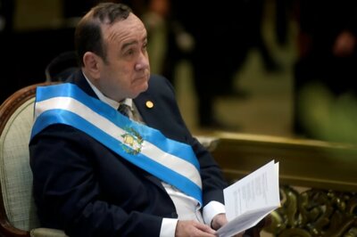 Retired Surgeon Alejandro Giammattei Sworn in as New President of Guatemala