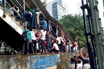 At Least 22 Dead, Over 30 Injured in Stampede Near Mumbai's Elphinstone Station